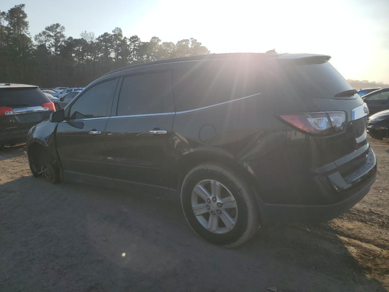 2014 CHEVROLET TRAVERSE L - Image 2