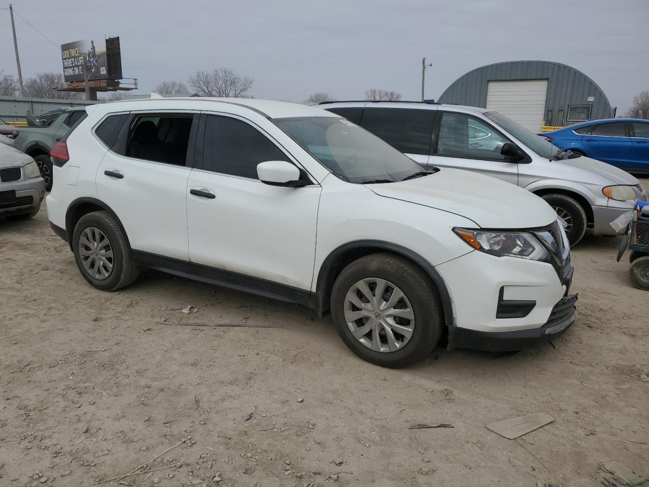 2017 NISSAN ROGUE S - Фото 4
