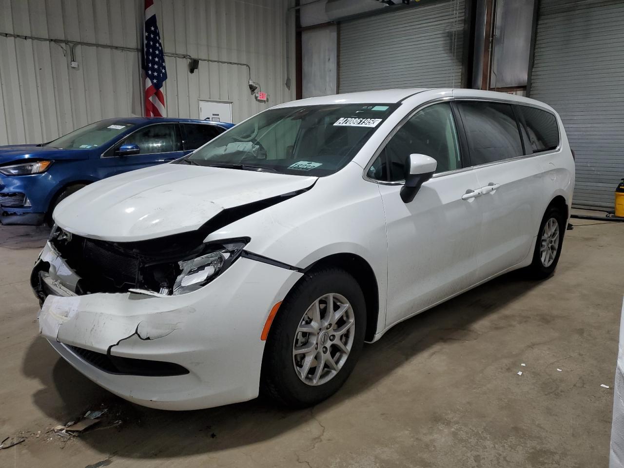 2022 CHRYSLER VOYAGER LX