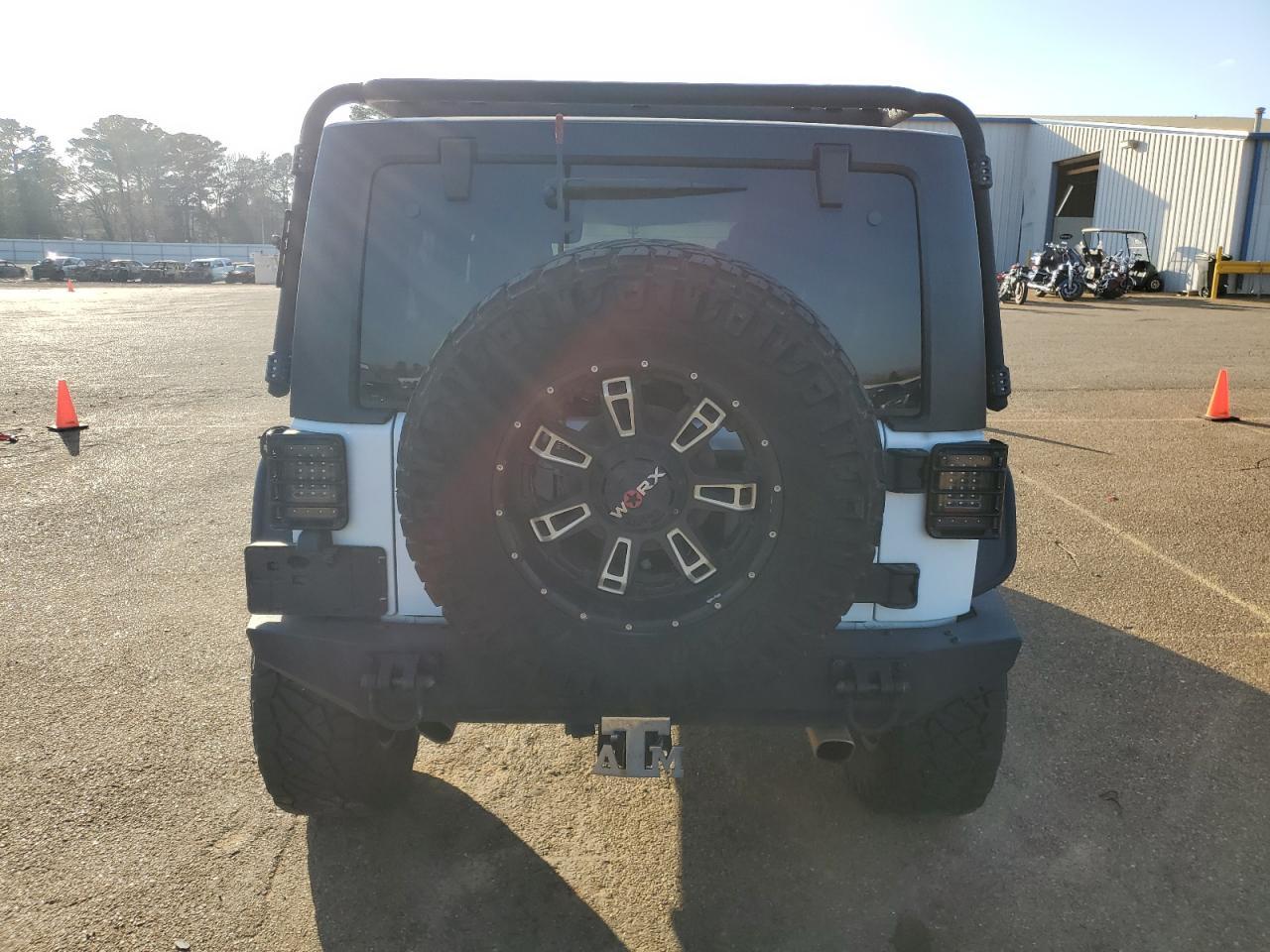 2015 JEEP WRANGLER U - Image 6