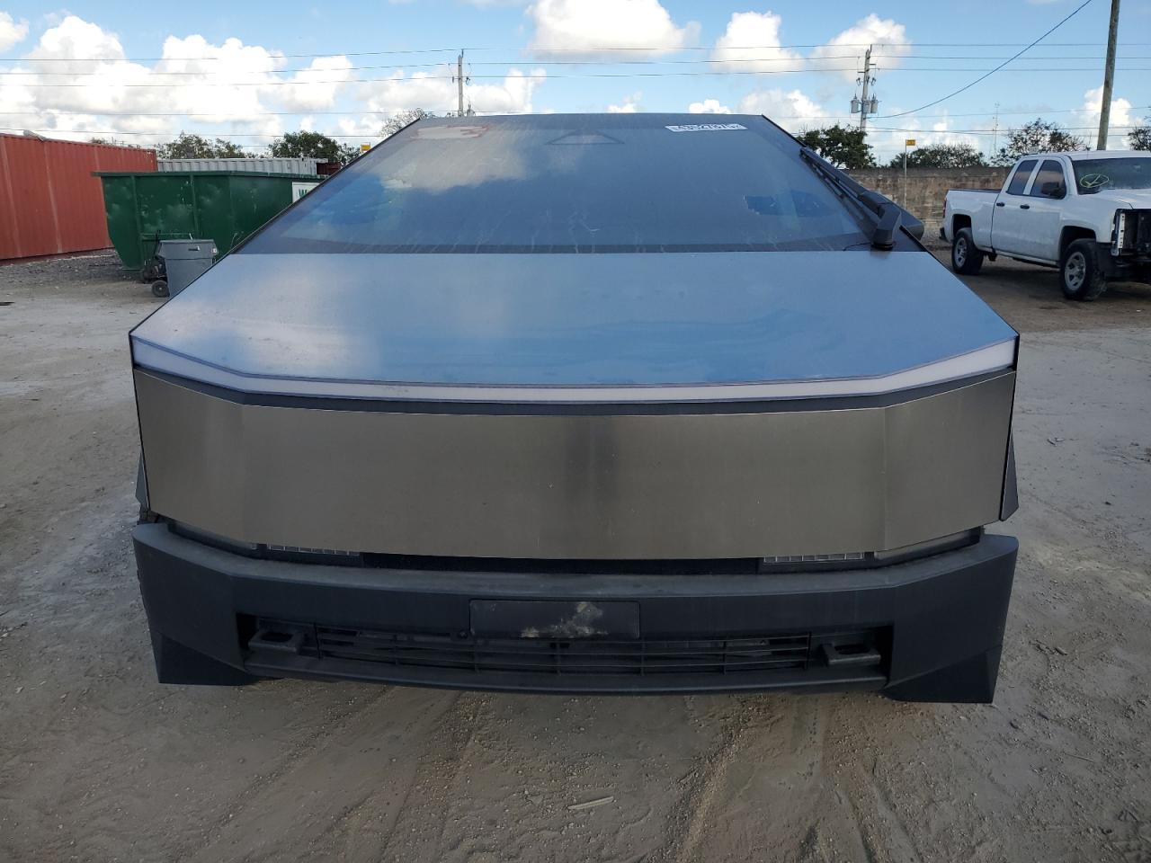 2024 TESLA CYBERTRUCK - Image 5