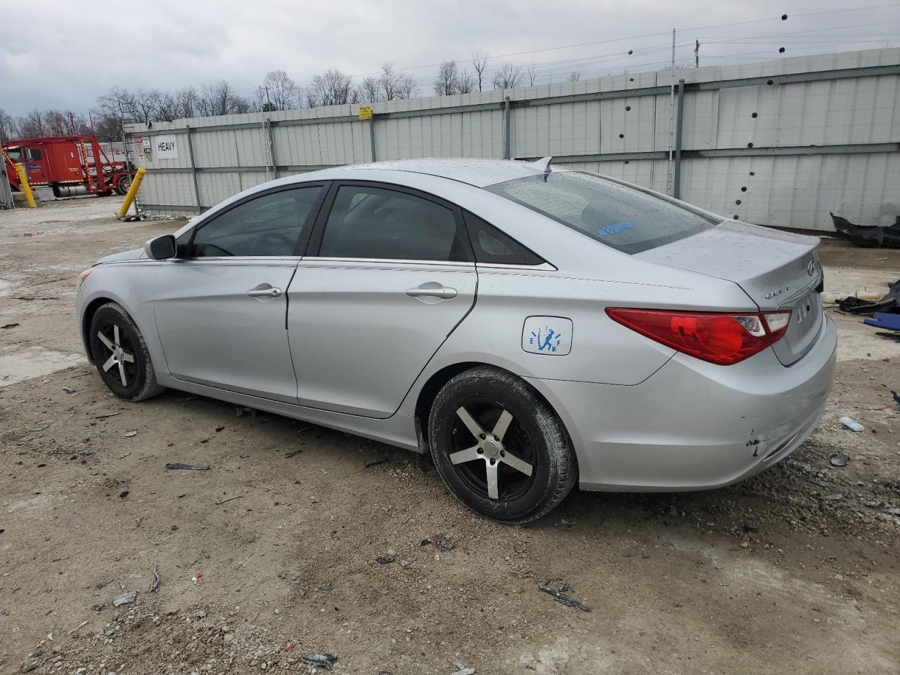 2011 HYUNDAI SONATA GLS - Image 2