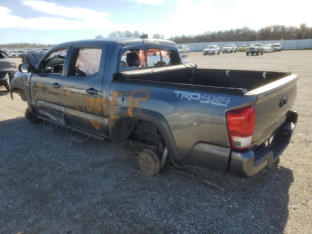 2017 TOYOTA TACOMA DOU - Фото 2