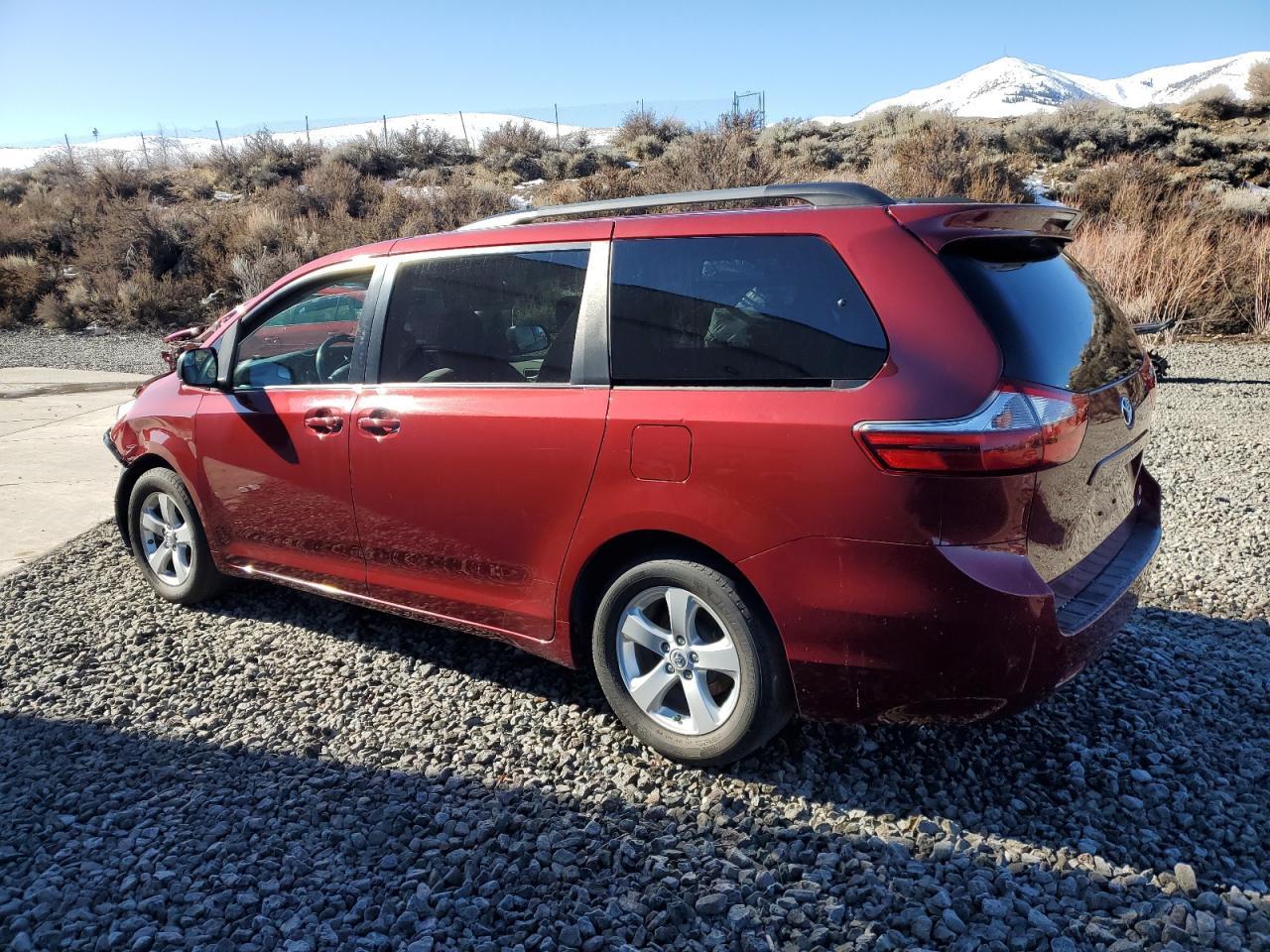 2015 TOYOTA SIENNA LE - Image 2