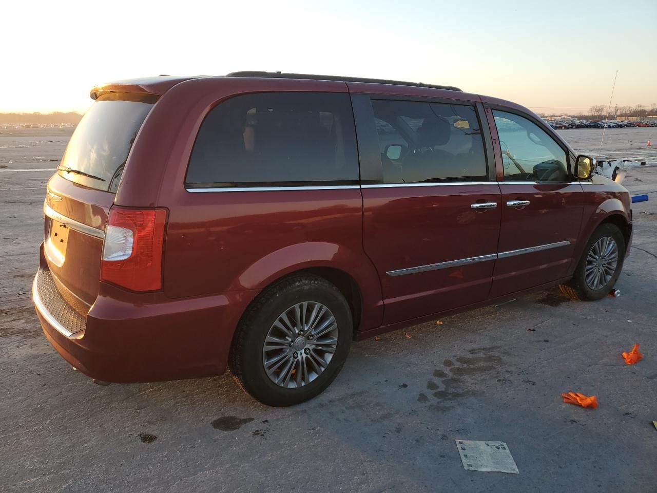 2014 CHRYSLER TOWN & COU - Image 3