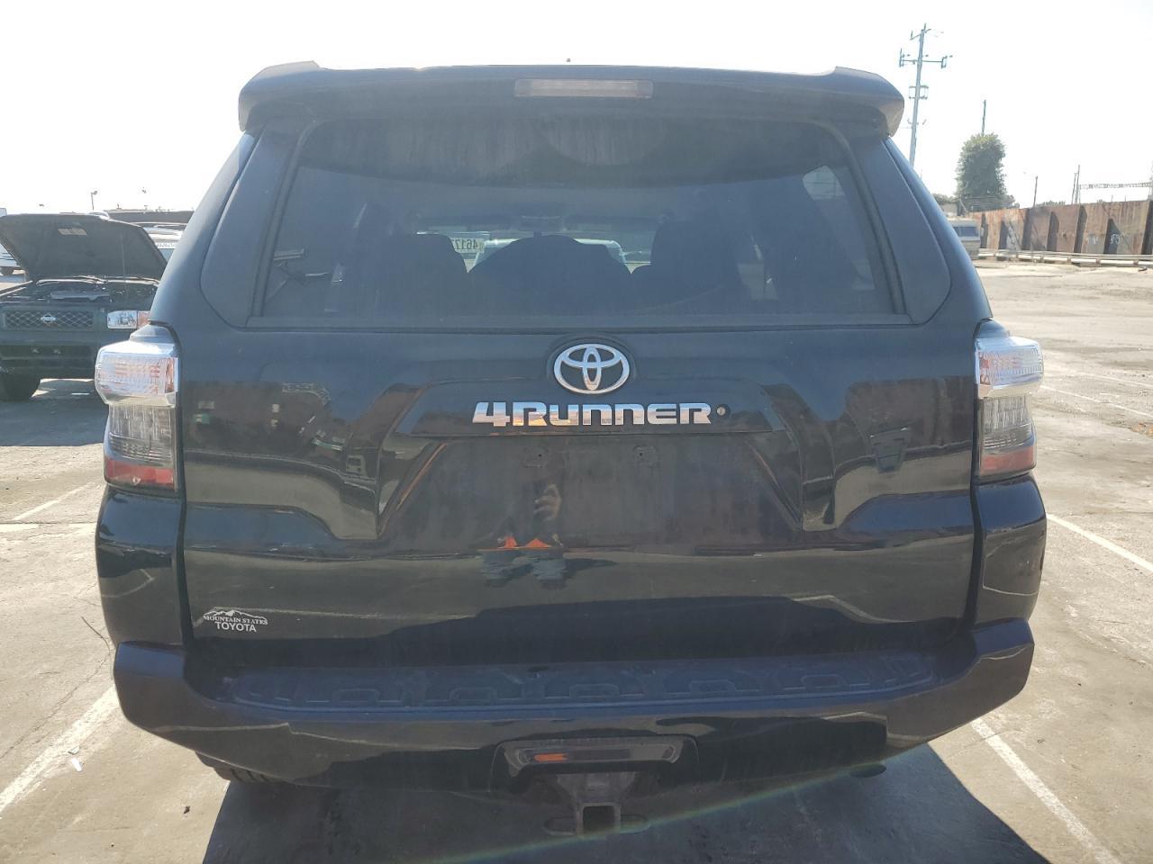 2019 TOYOTA 4RUNNER SR - Фото 6