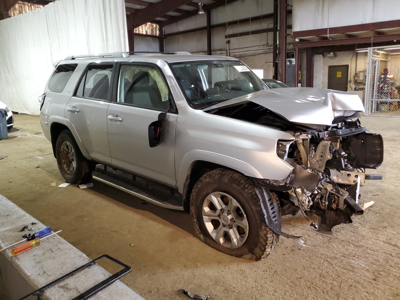 2017 TOYOTA 4RUNNER SR - Image 4