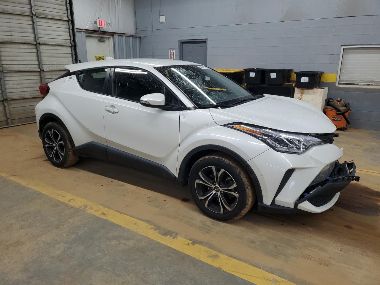 2021 TOYOTA C-HR XLE - Фото 4