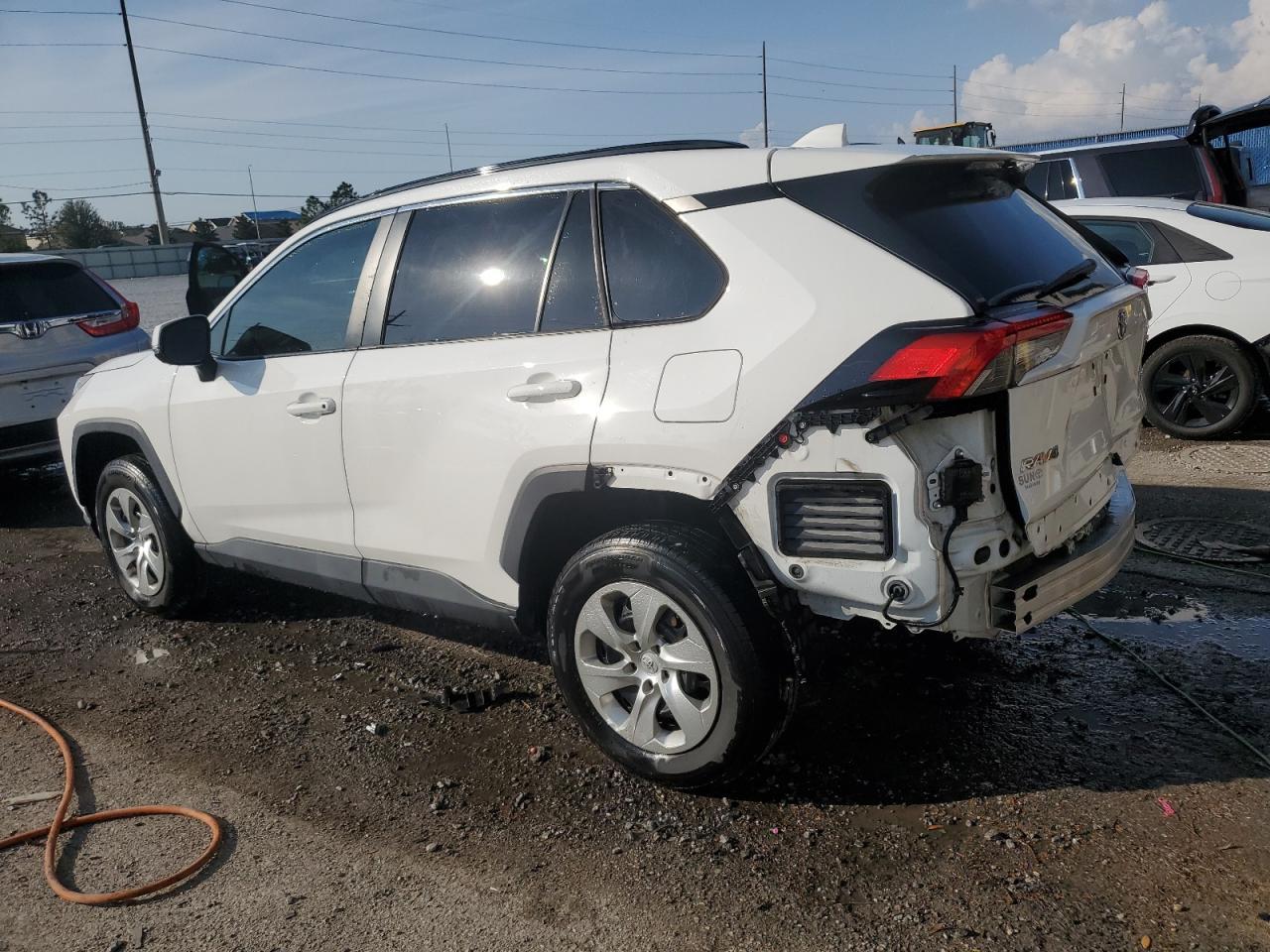 2021 TOYOTA RAV4 LE - Фото 2