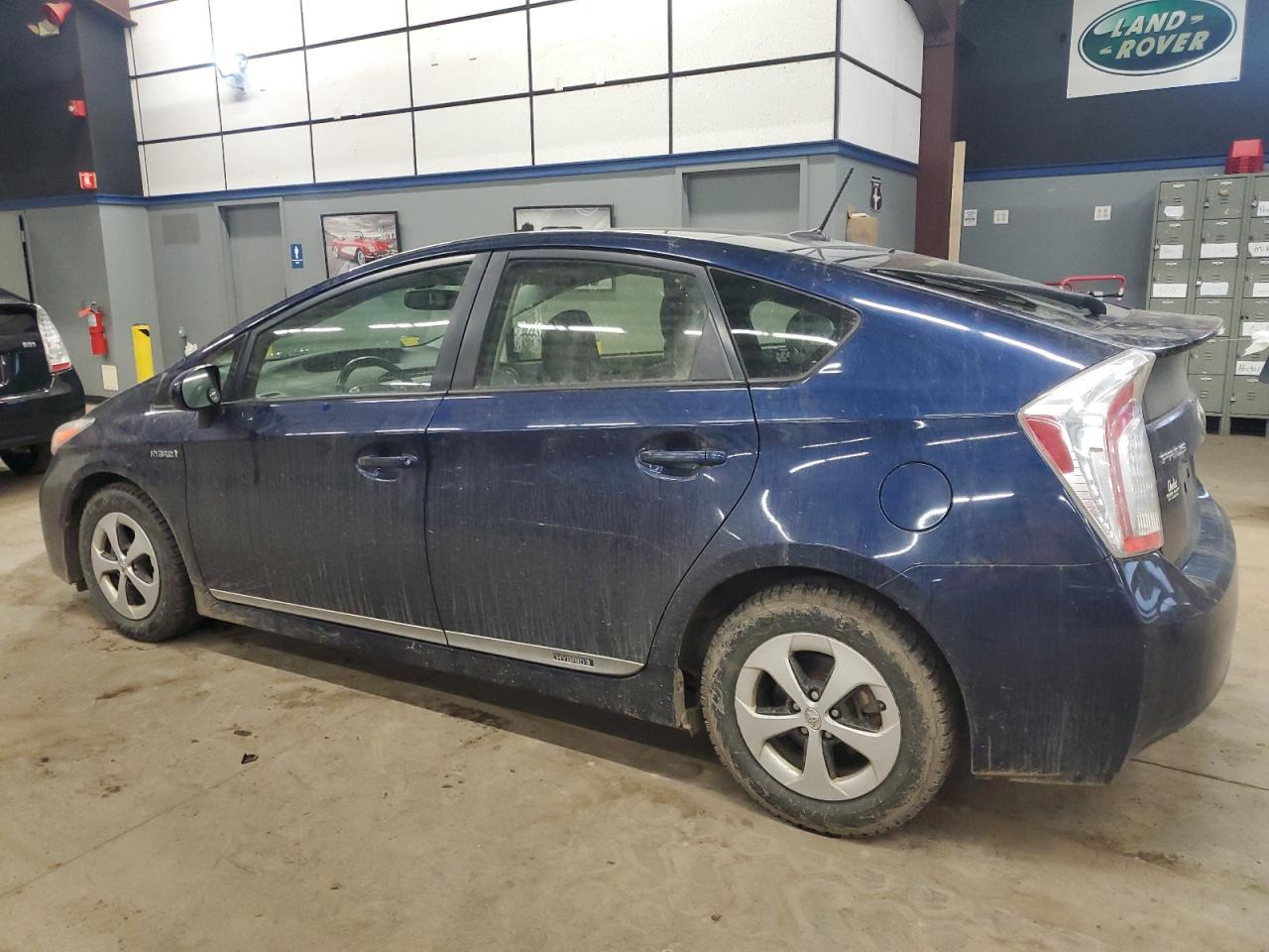 2015 TOYOTA PRIUS - Image 2