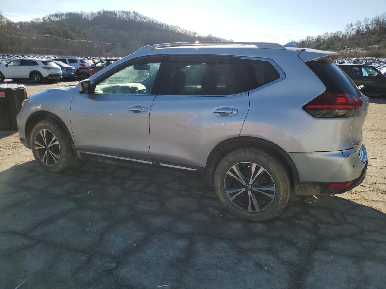 2017 NISSAN ROGUE SV - Фото 2