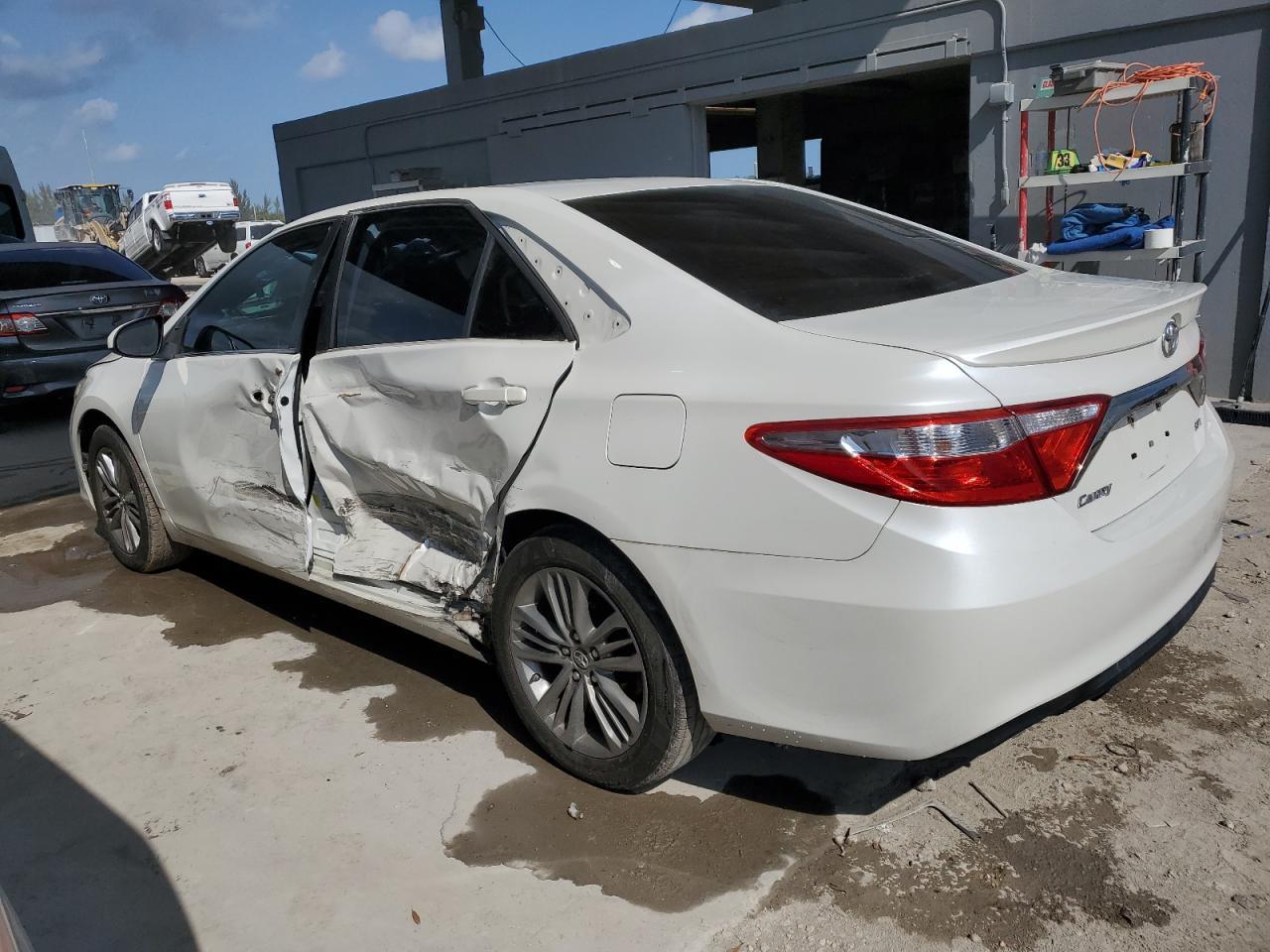 2017 TOYOTA CAMRY LE - Image 2