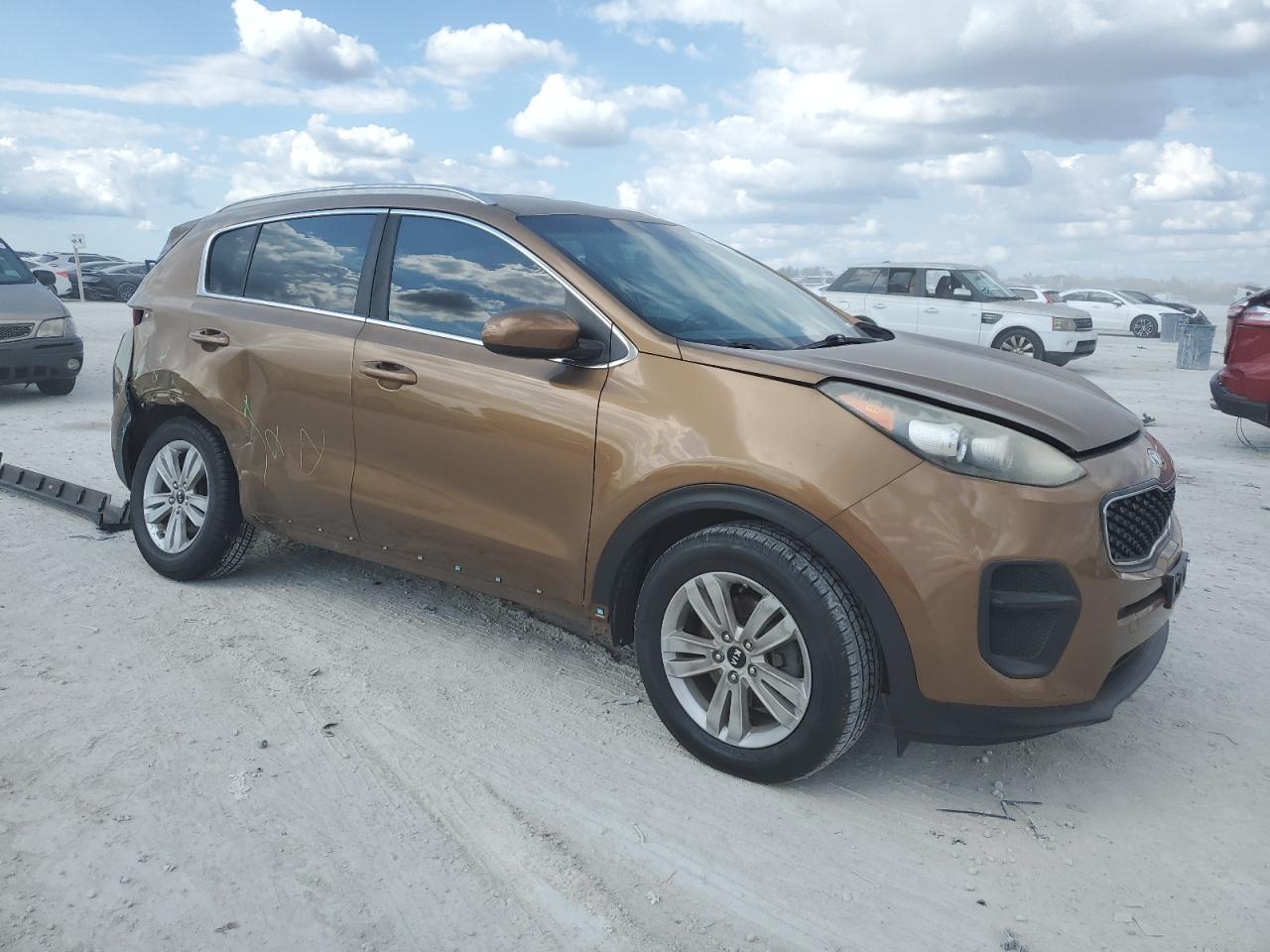 2017 KIA SPORTAGE L - Image 4