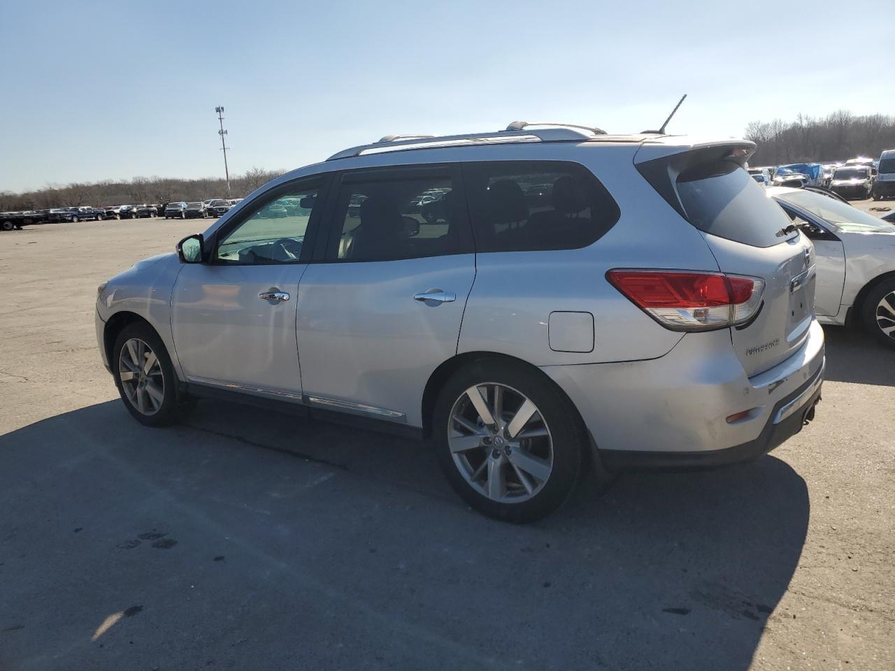 2013 NISSAN PATHFINDER - Фото 2