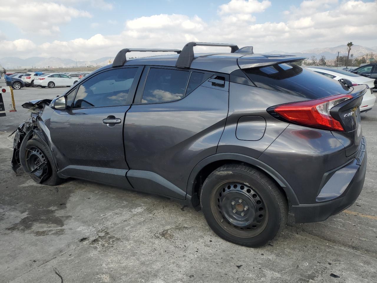 2019 TOYOTA C-HR XLE - Фото 2