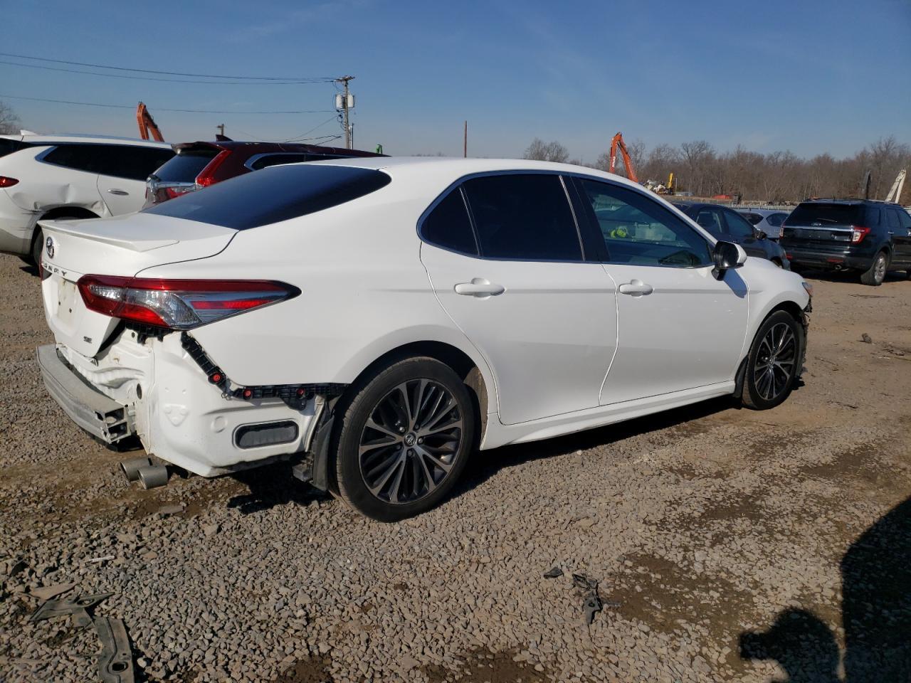 2018 TOYOTA CAMRY L - Фото 3