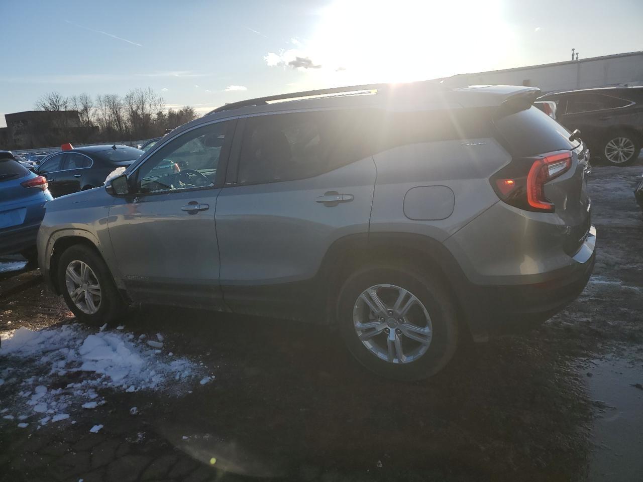 2023 GMC TERRAIN SL - Image 2