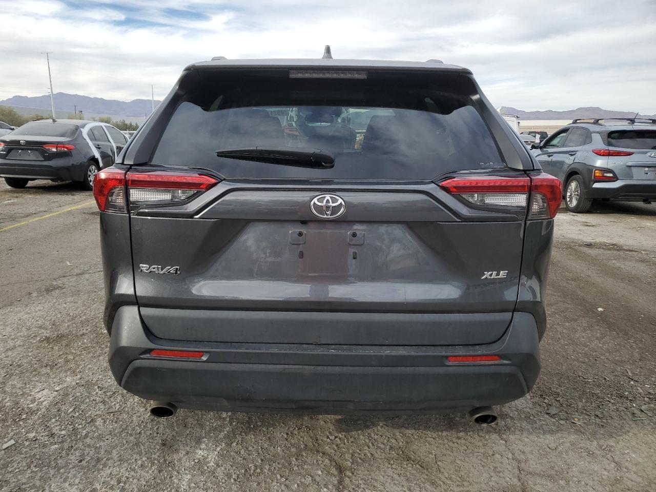 2020 TOYOTA RAV4 XLE P - Фото 6