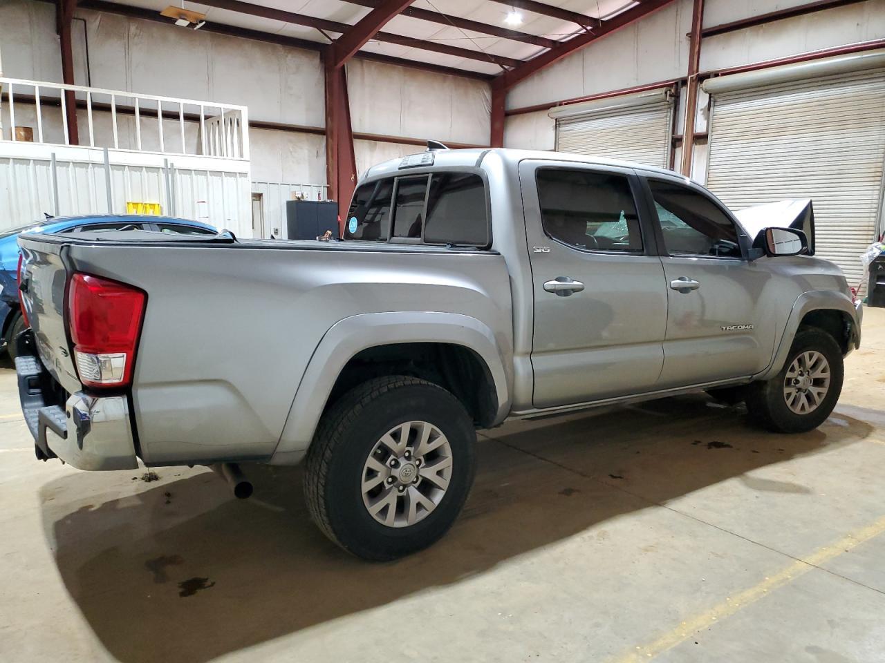 2017 TOYOTA TACOMA DOU - Фото 3