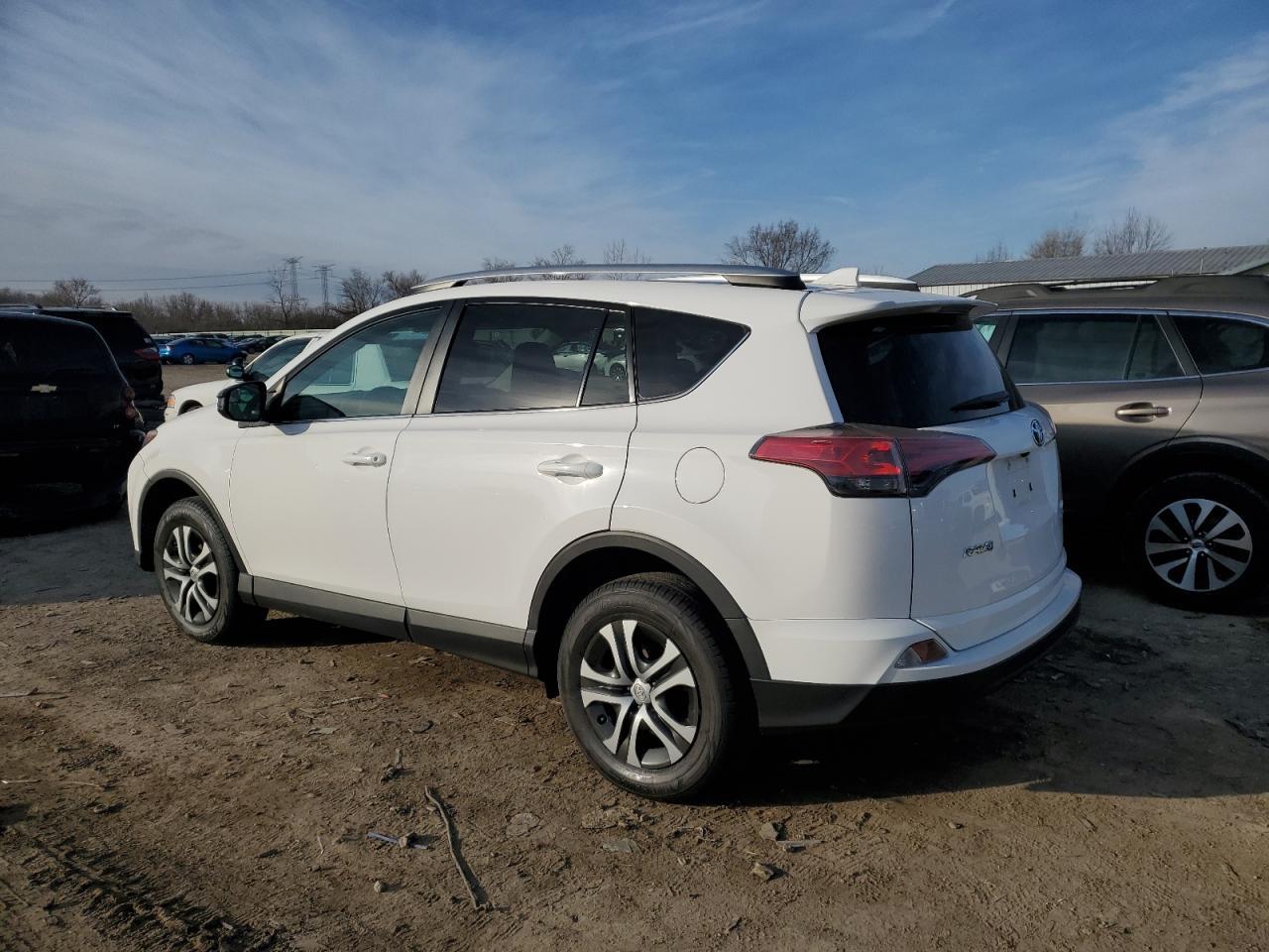 2016 TOYOTA RAV4 LE - Фото 2