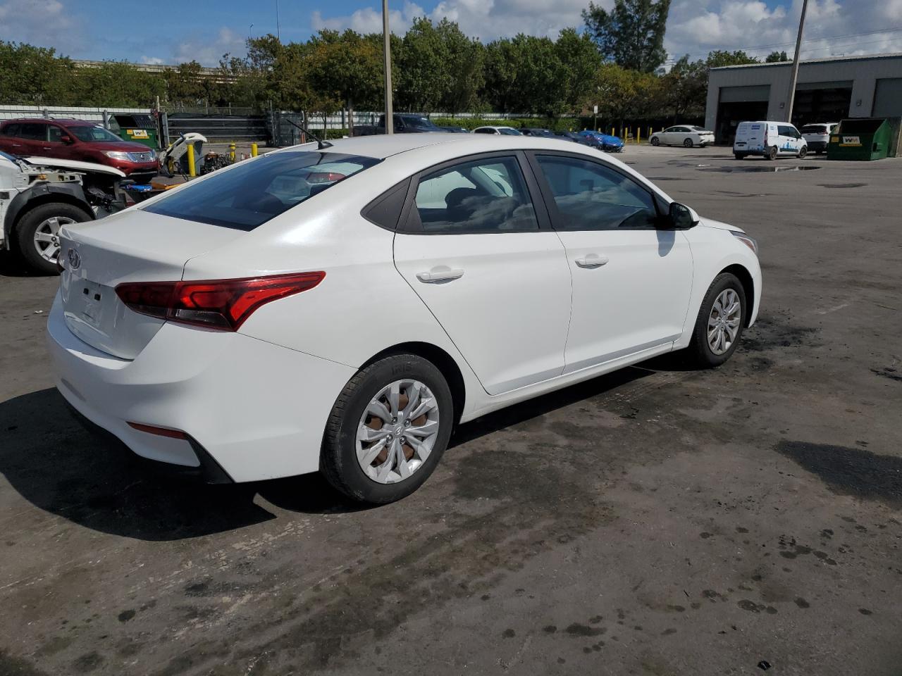 2019 HYUNDAI ACCENT SE - Фото 3
