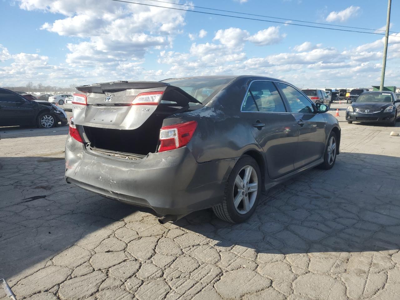 2014 TOYOTA CAMRY L - Image 3