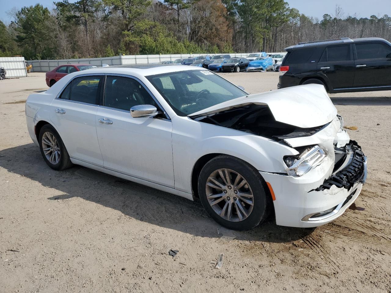 2015 CHRYSLER 300C - Image 4