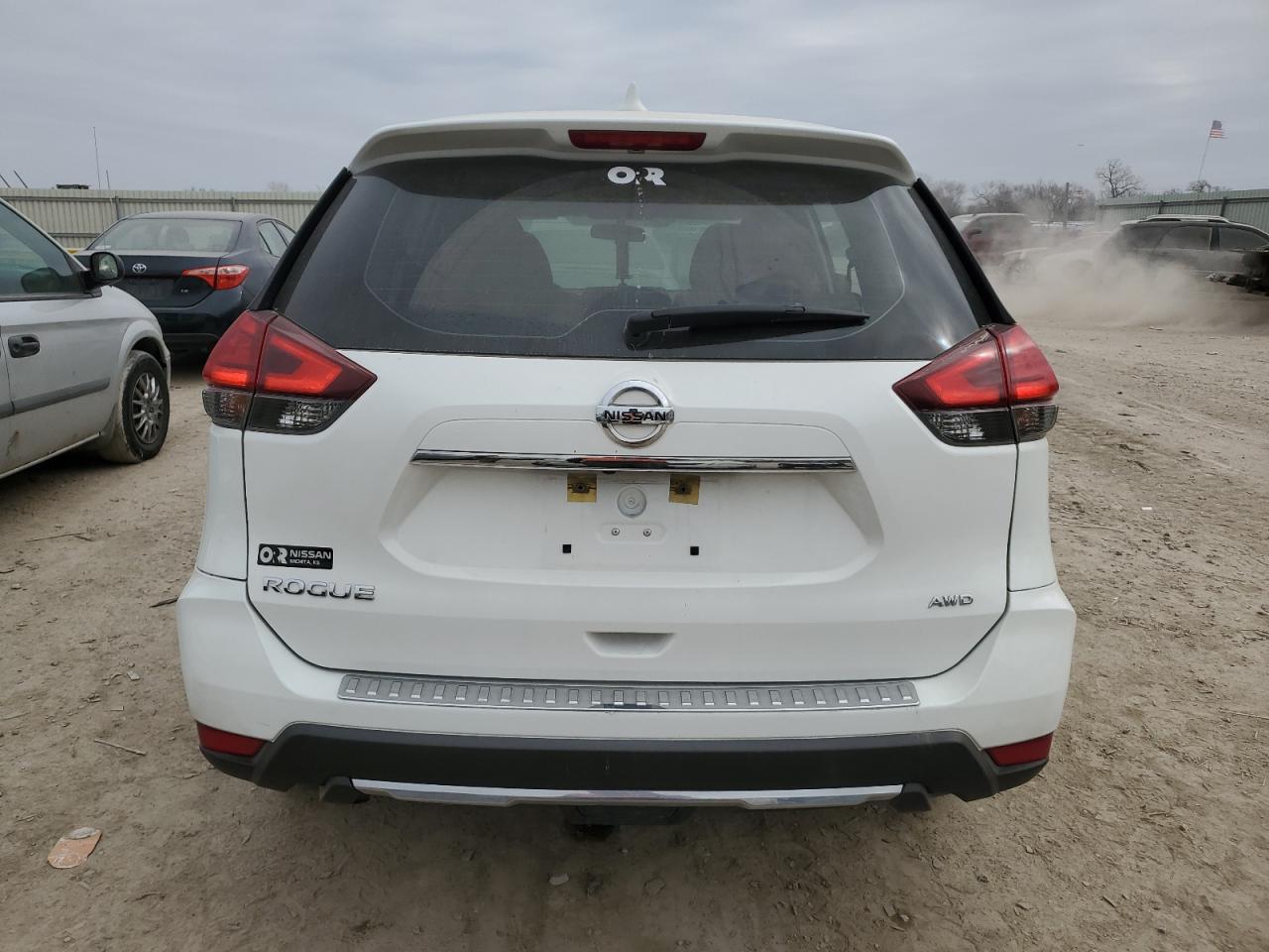 2017 NISSAN ROGUE S - Фото 6