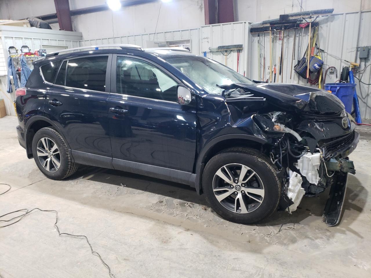 2017 TOYOTA RAV4 XLE - Фото 4