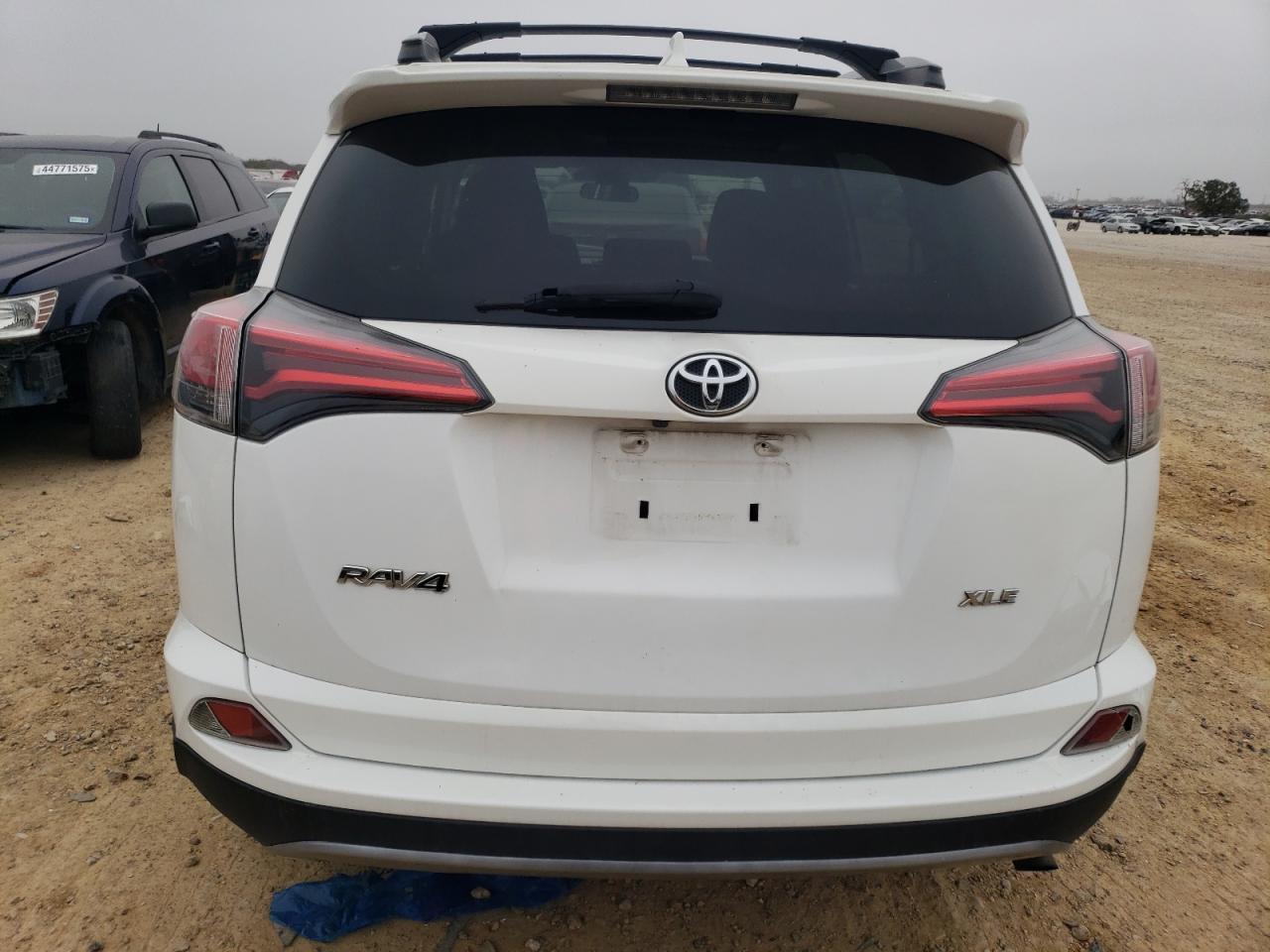 2017 TOYOTA RAV4 XLE - Фото 6
