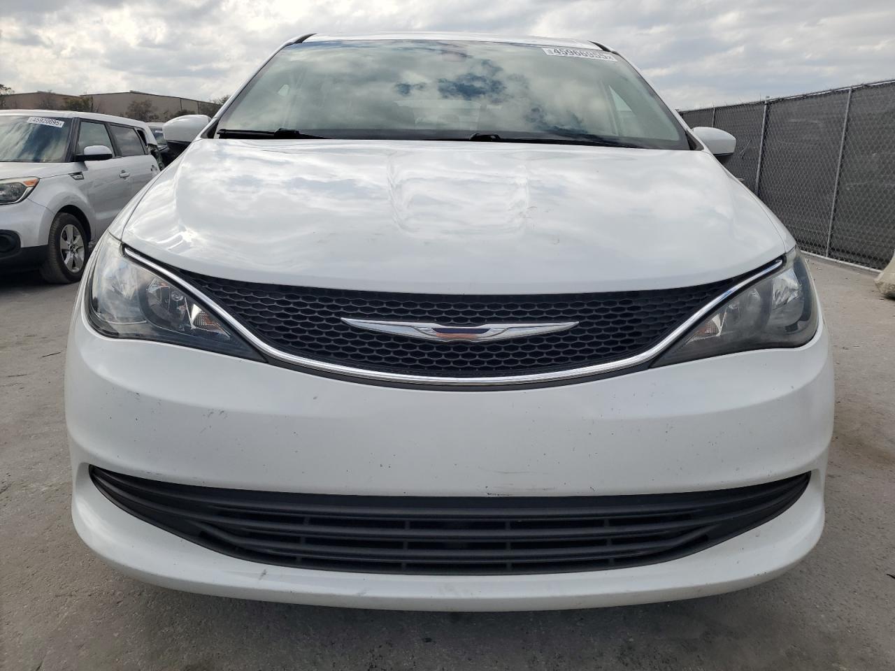 2017 CHRYSLER PACIFICA L - Image 5
