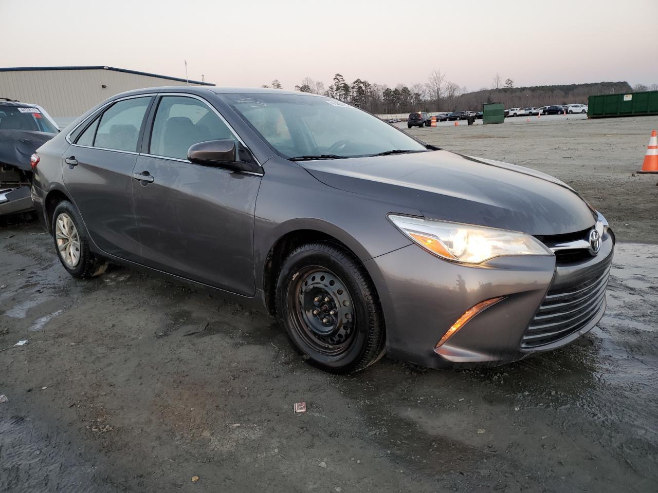 2015 TOYOTA CAMRY LE - Фото 4