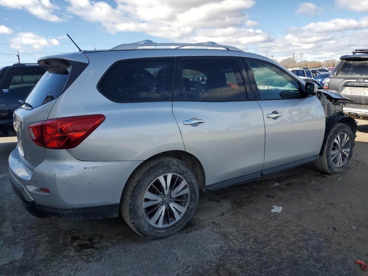 2017 NISSAN PATHFINDER - Image 3