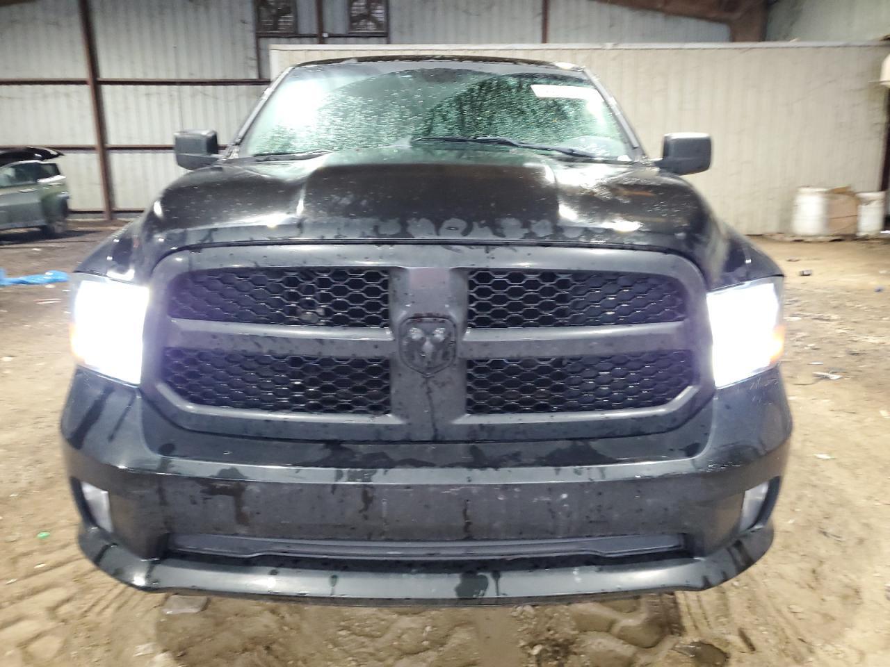 2017 RAM 1500 ST - Фото 5