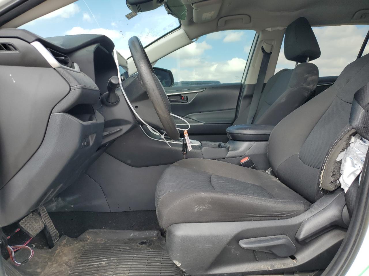 2023 TOYOTA RAV4 LE - Фото 7
