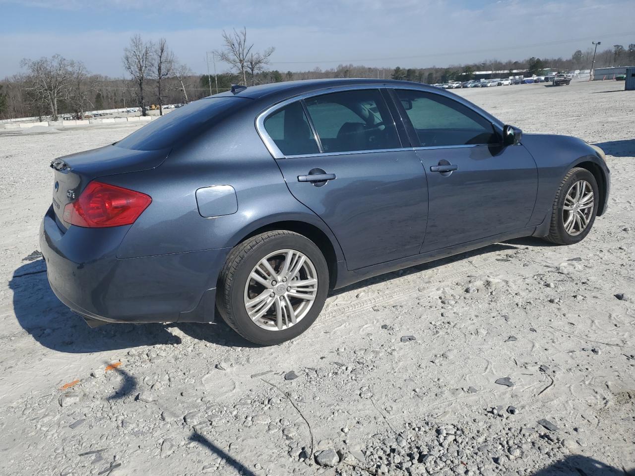 2011 INFINITI G37 - Image 3