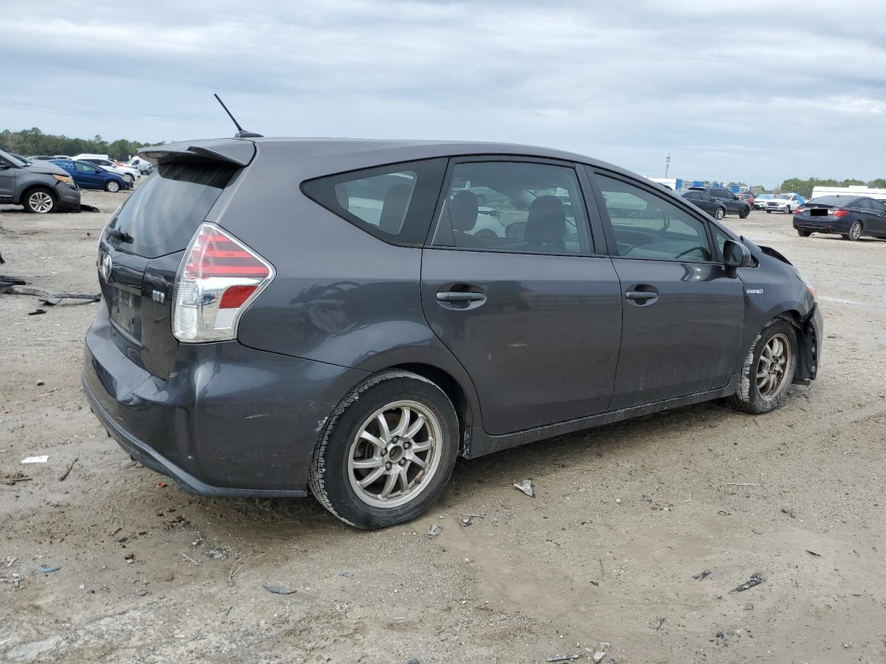2016 TOYOTA PRIUS V - Image 3
