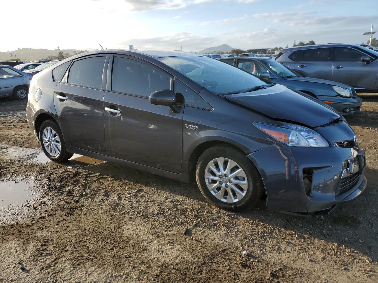 2015 TOYOTA PRIUS PLUG - Image 4