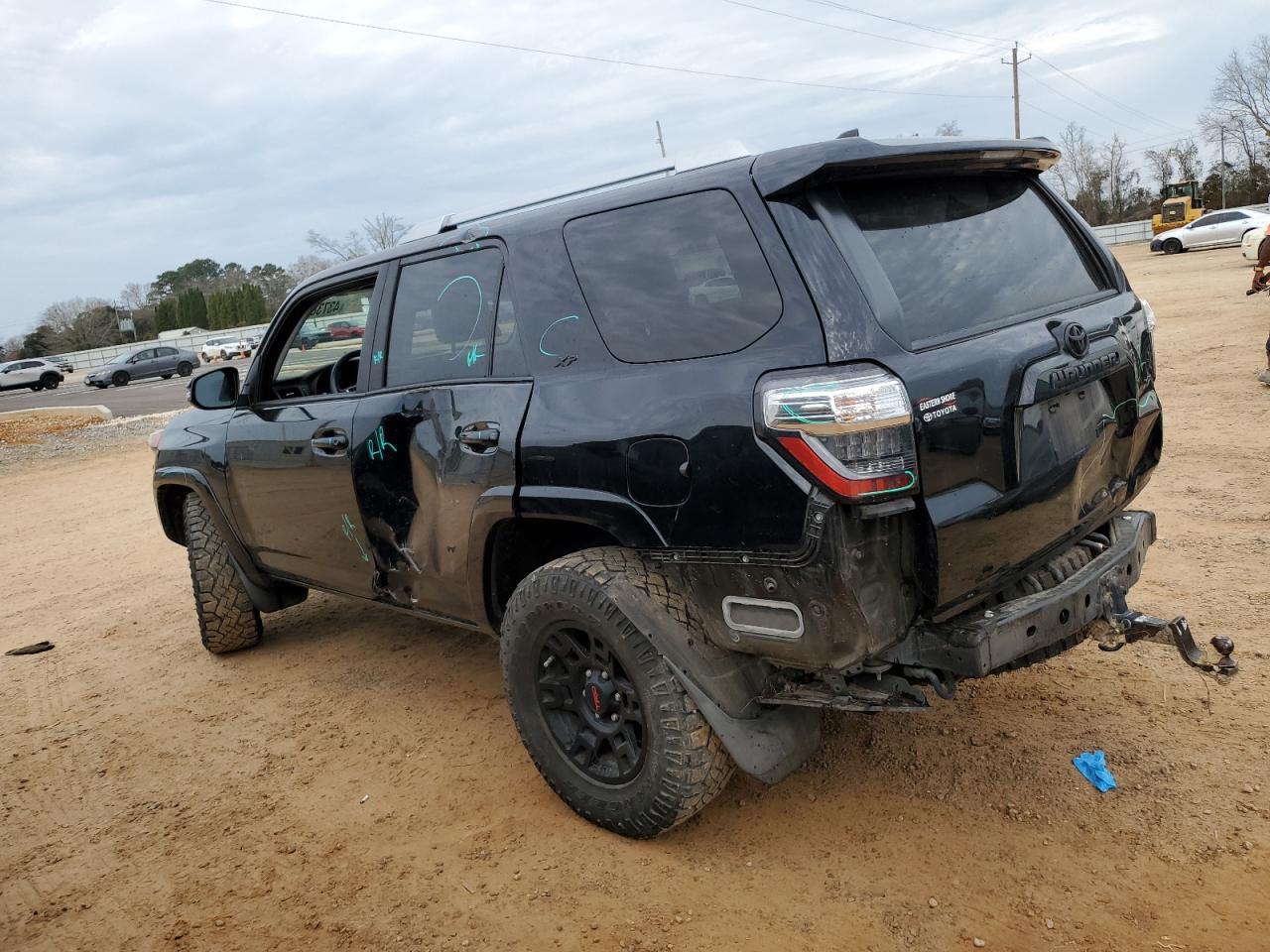 2018 TOYOTA 4RUNNER SR - Image 2
