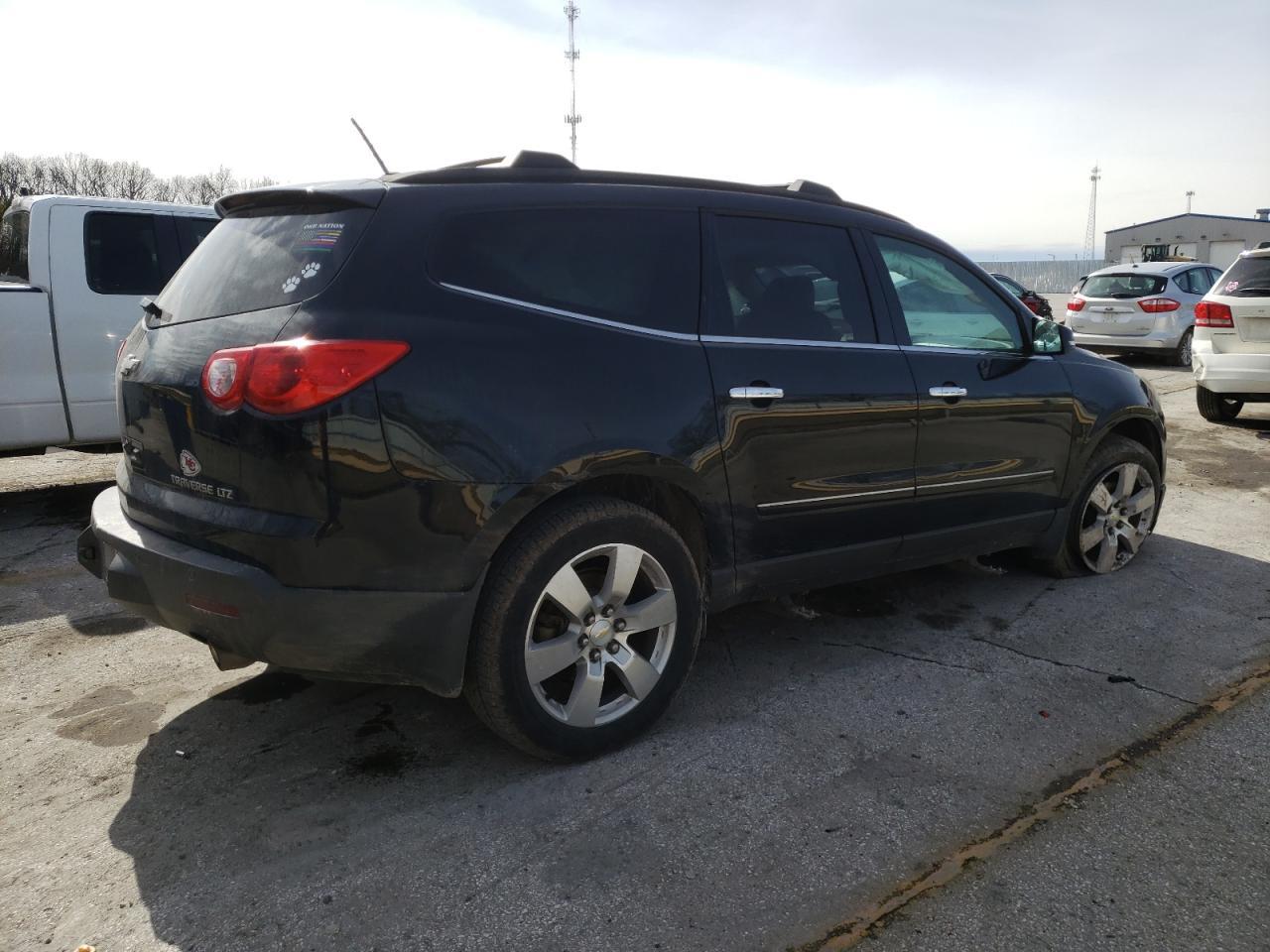 2011 CHEVROLET TRAVERSE L - Image 3