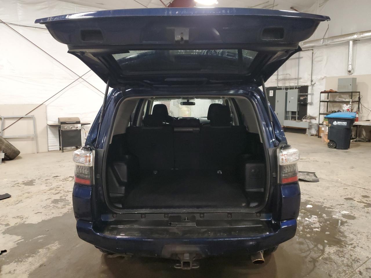2017 TOYOTA 4RUNNER SR - Фото 6
