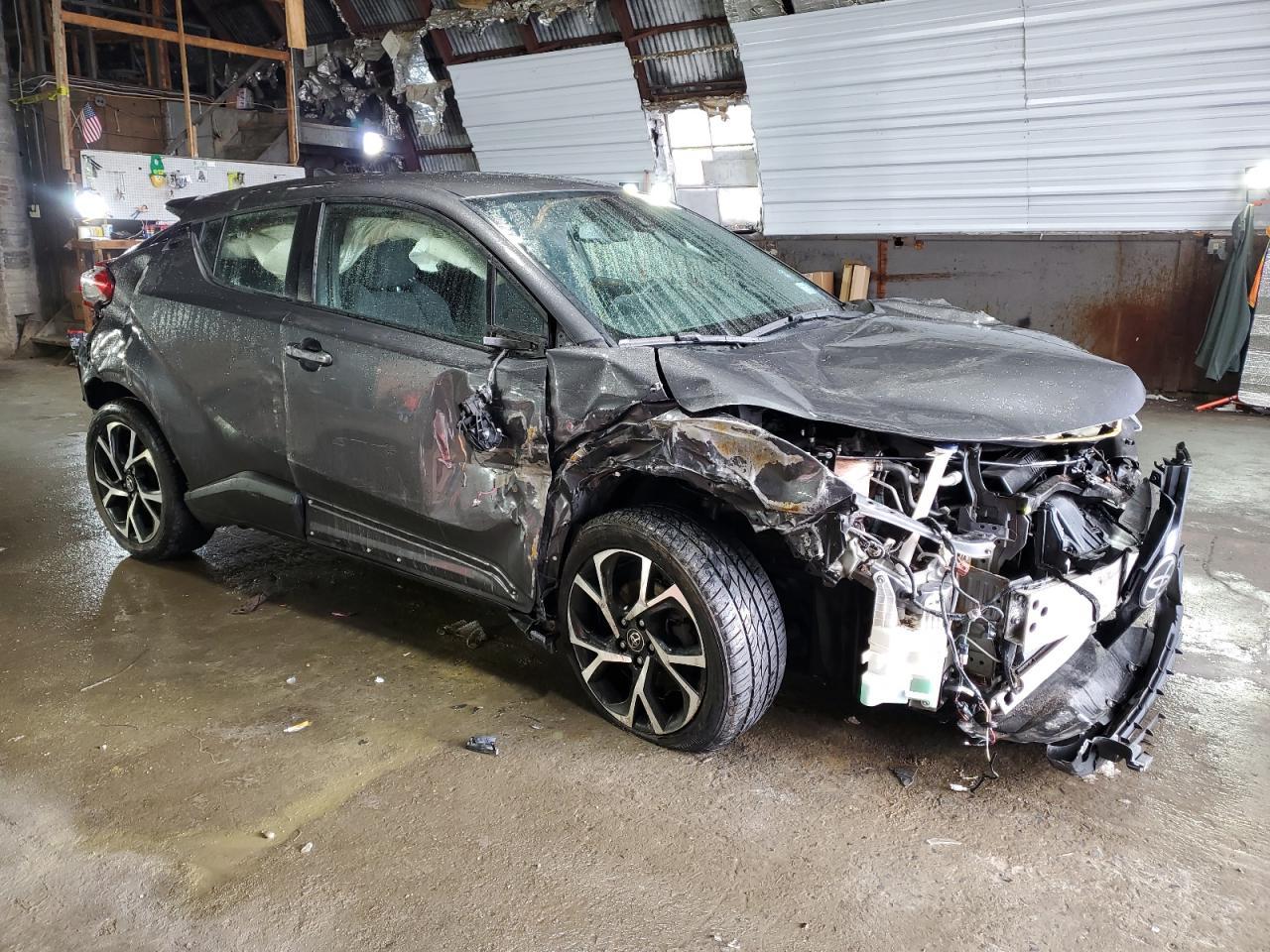 2018 TOYOTA C-HR XLE - Image 4