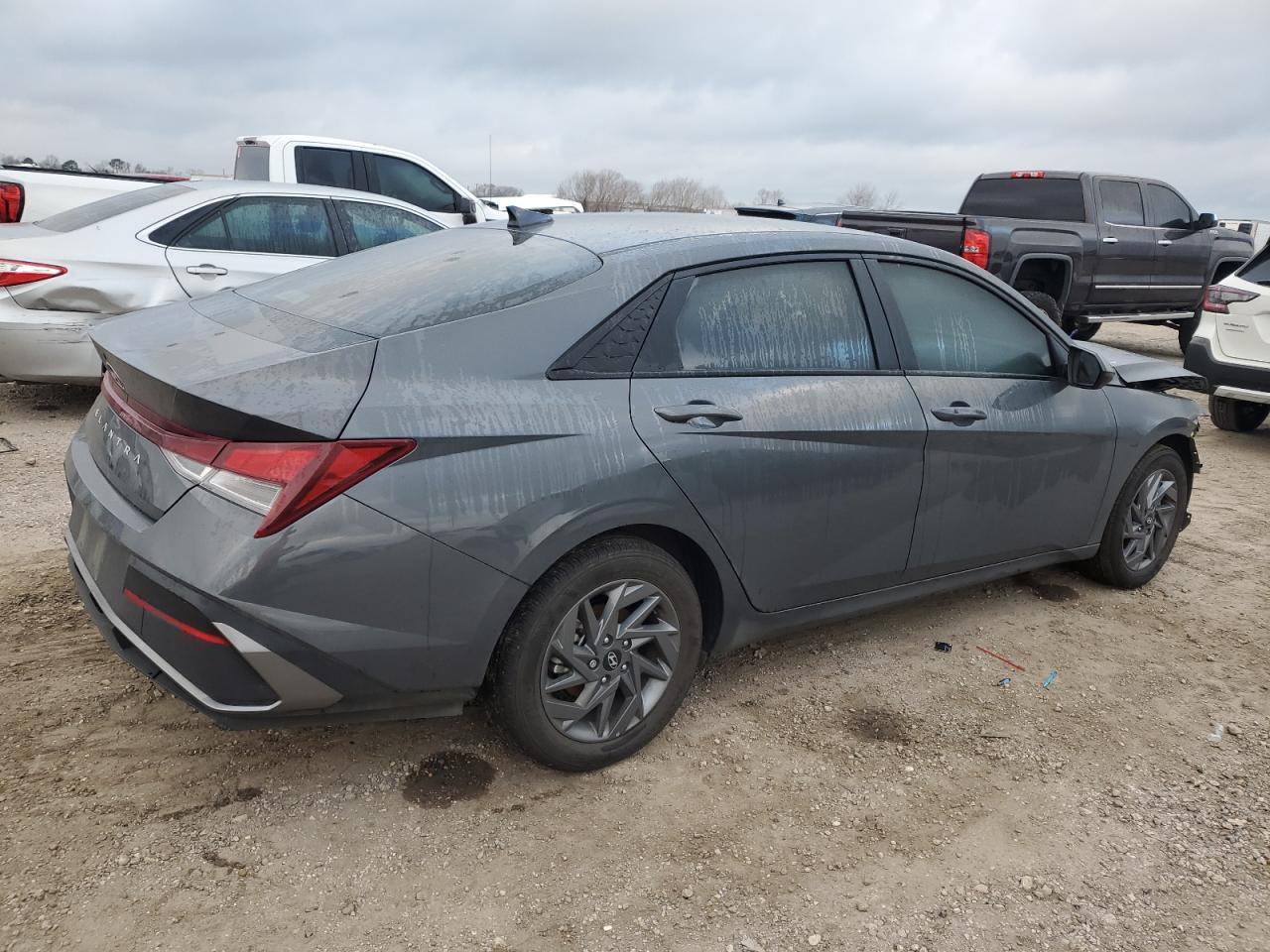2024 HYUNDAI ELANTRA SE - Фото 3