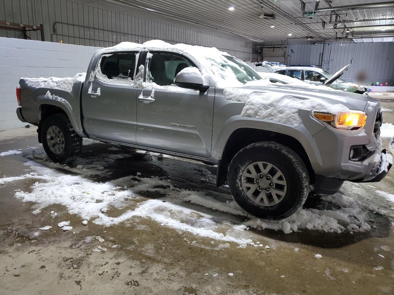 2017 TOYOTA TACOMA DOU - Фото 4