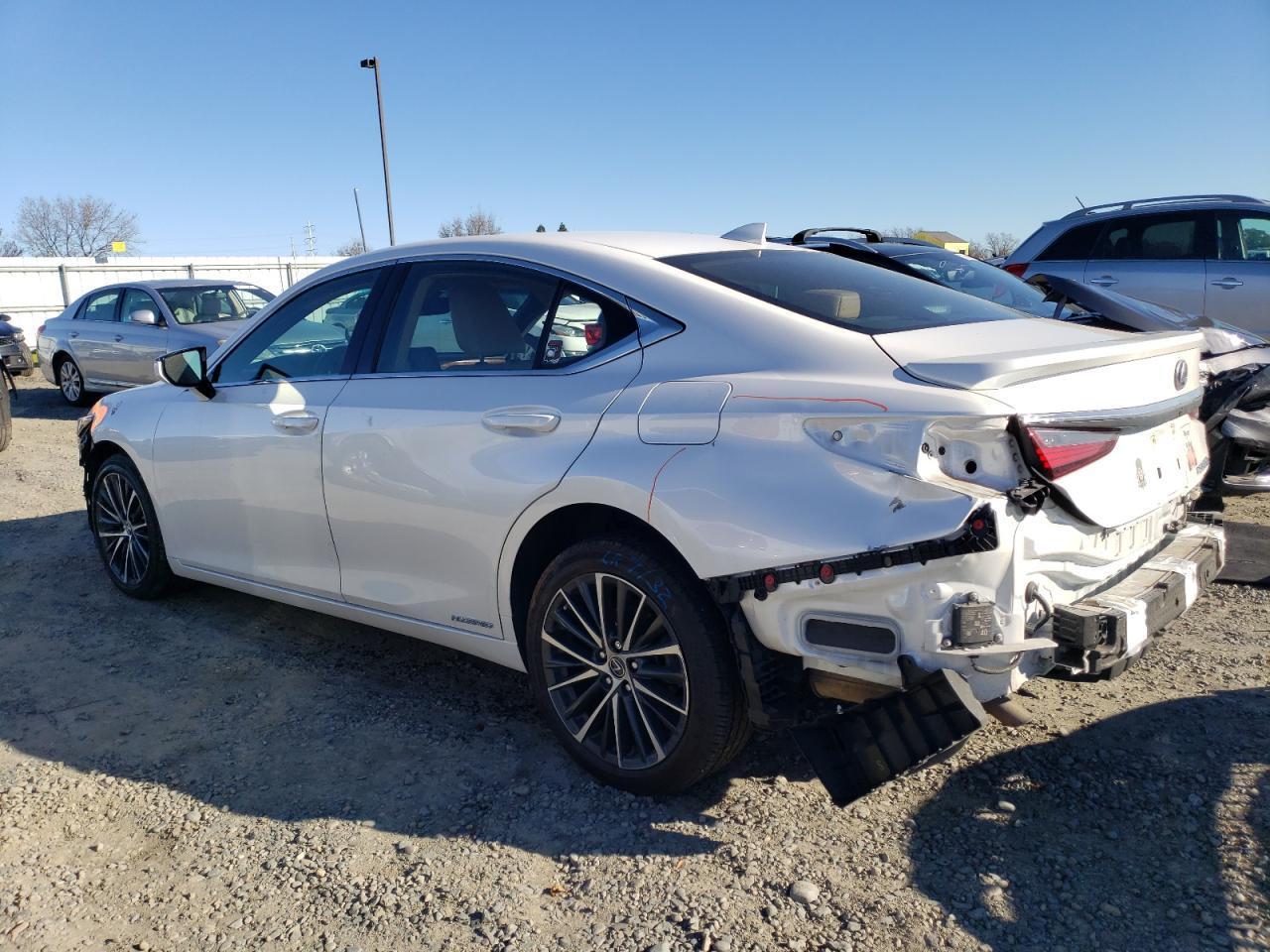2022 LEXUS ES 300H BA - Фото 2