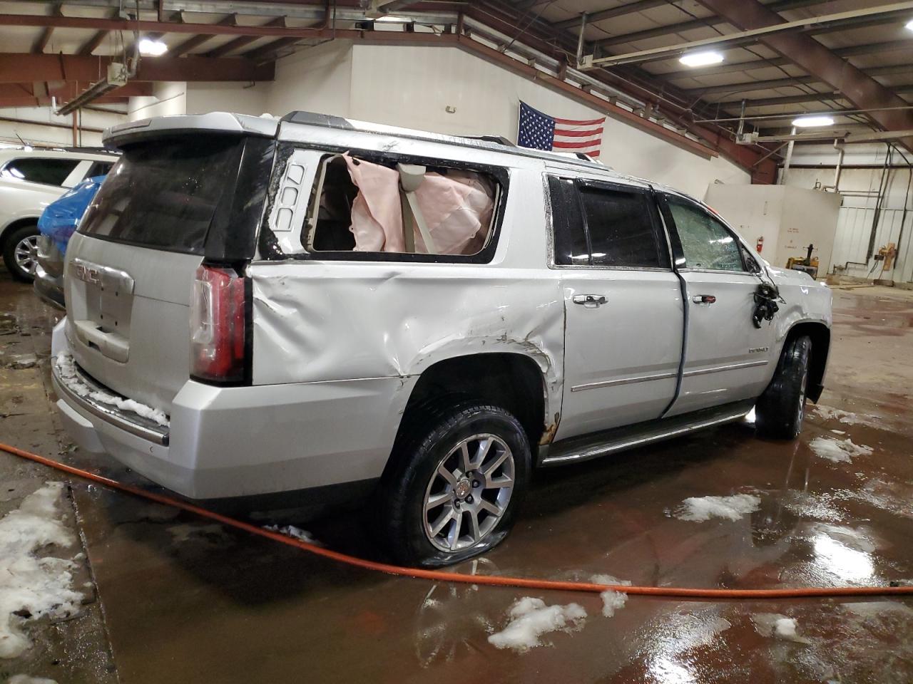 2016 GMC YUKON XL D - Фото 3