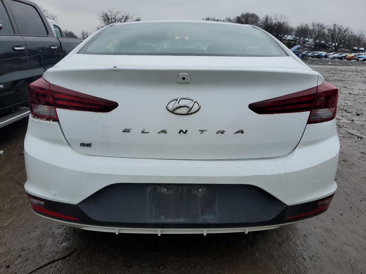 2019 HYUNDAI ELANTRA SE - Image 6