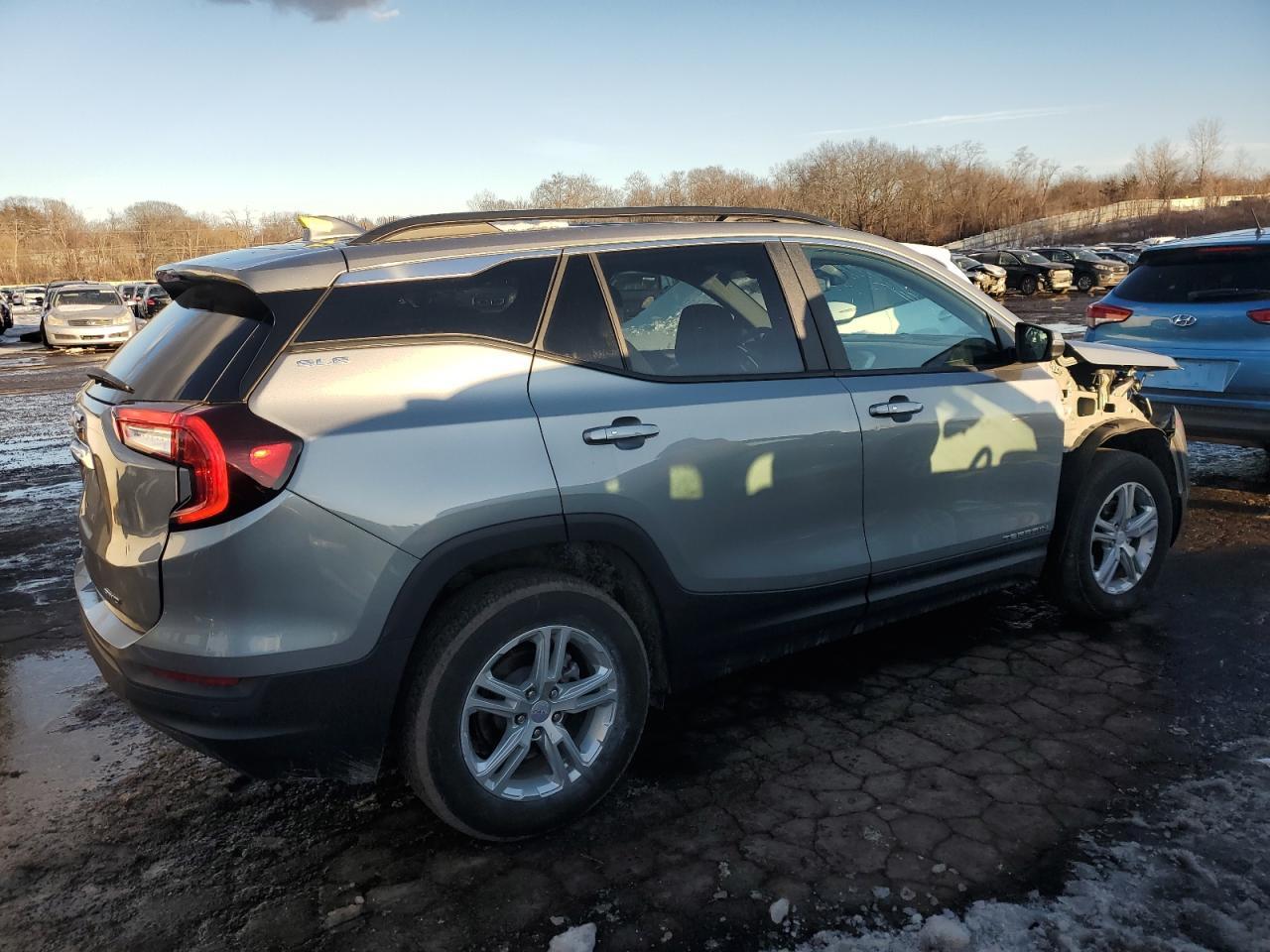 2023 GMC TERRAIN SL - Image 3