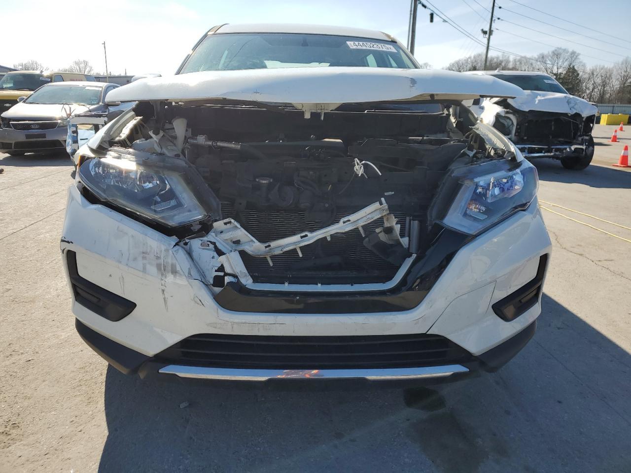2017 NISSAN ROGUE SV - Image 5