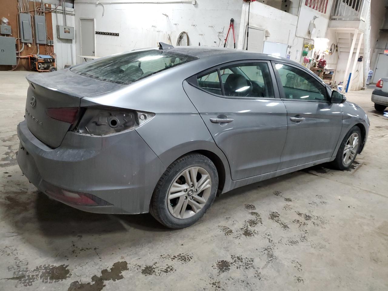 2019 HYUNDAI ELANTRA SE - Фото 3
